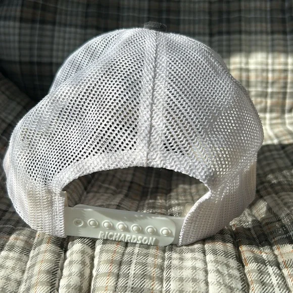 Grey and Teal Trucker Hat with turquoise skull - Picture 4 of 9